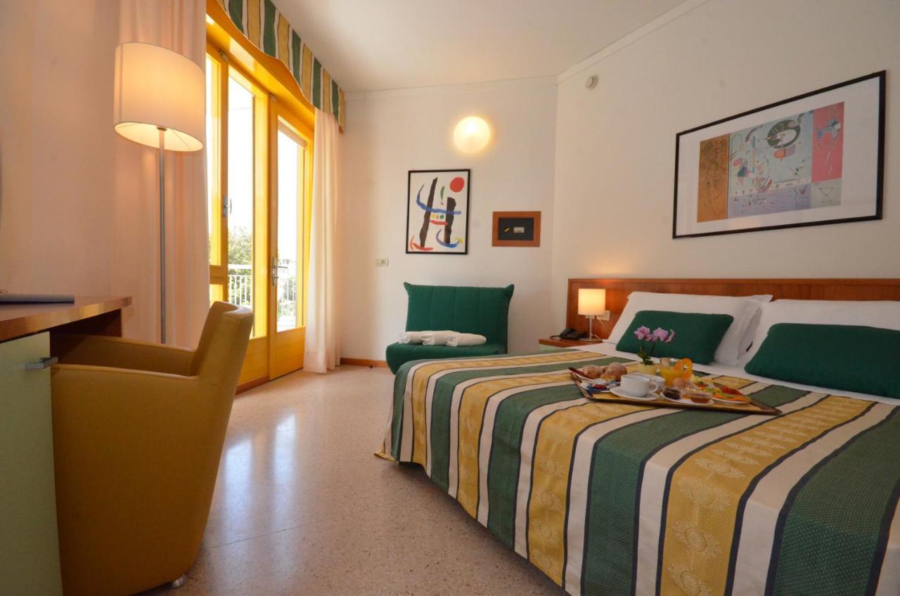 Hotel Luna Bibione Kültér fotó