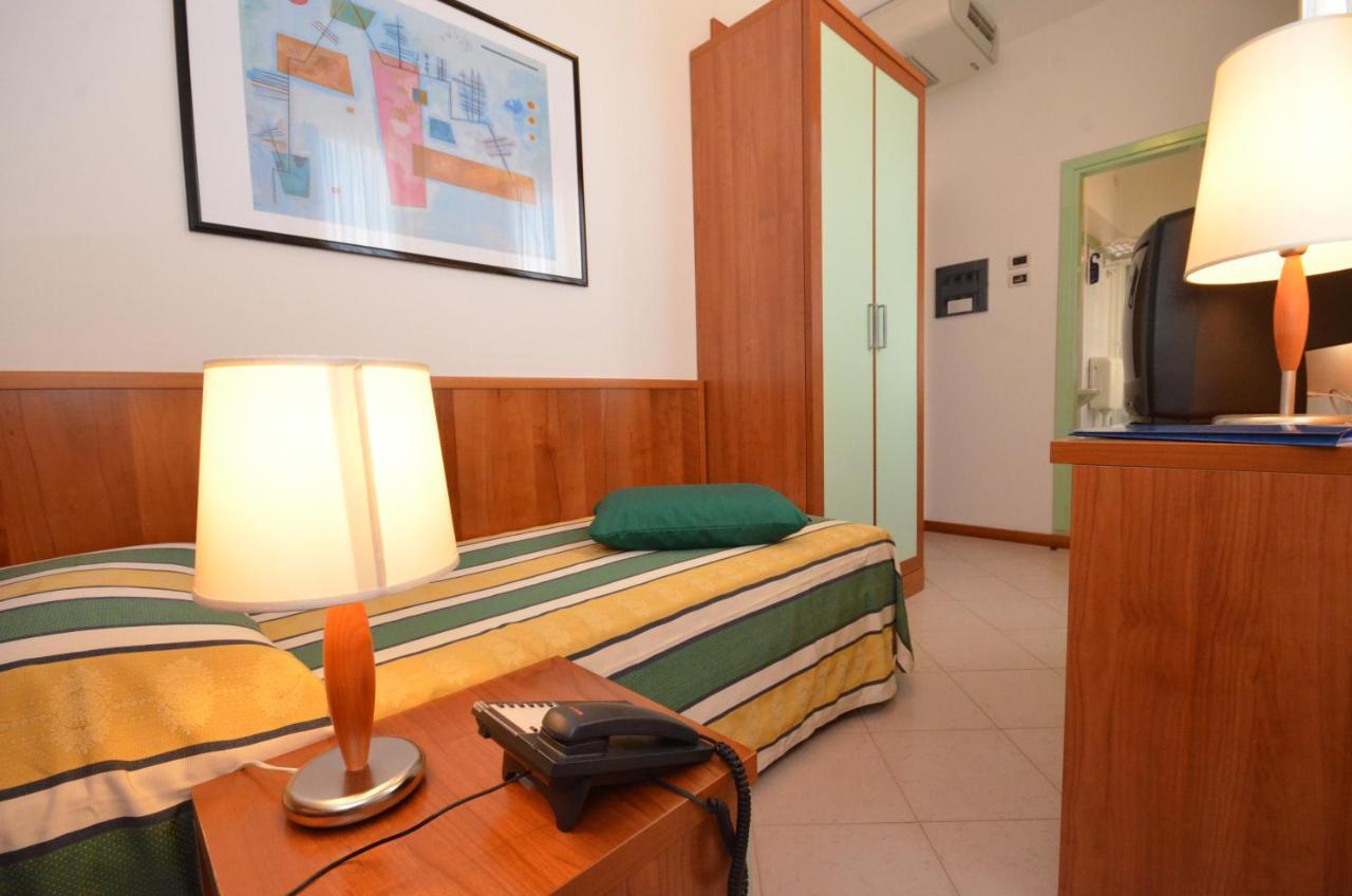 Hotel Luna Bibione Kültér fotó