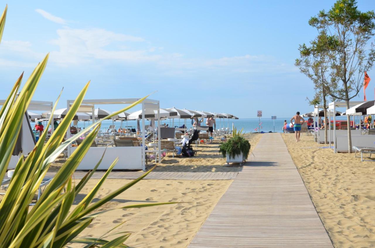 Hotel Luna Bibione Kültér fotó