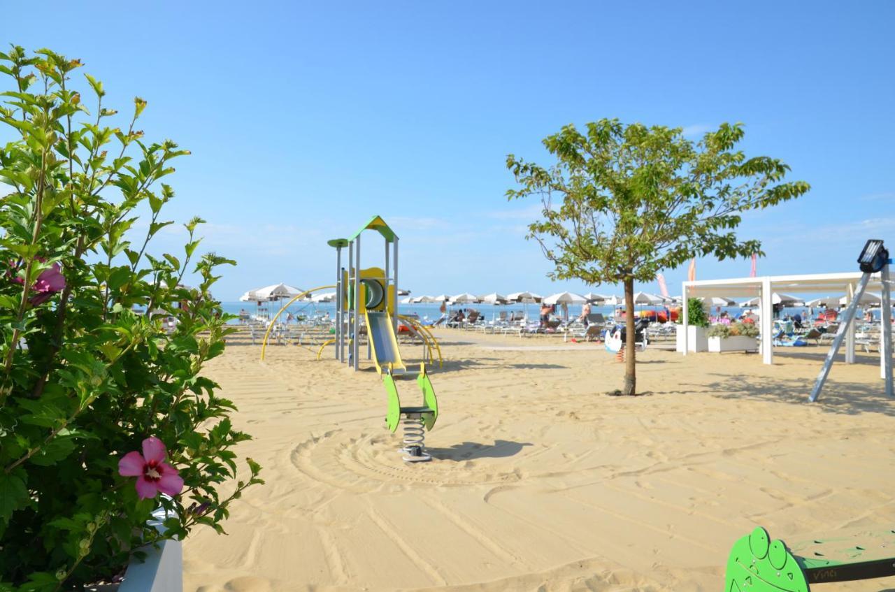 Hotel Luna Bibione Kültér fotó