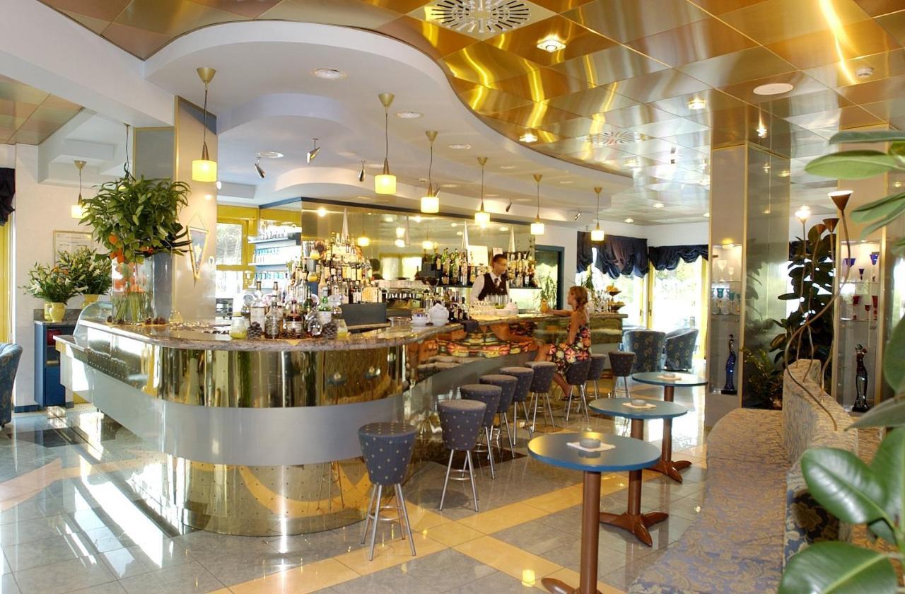 Hotel Luna Bibione Kültér fotó