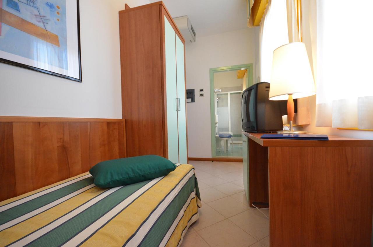 Hotel Luna Bibione Kültér fotó