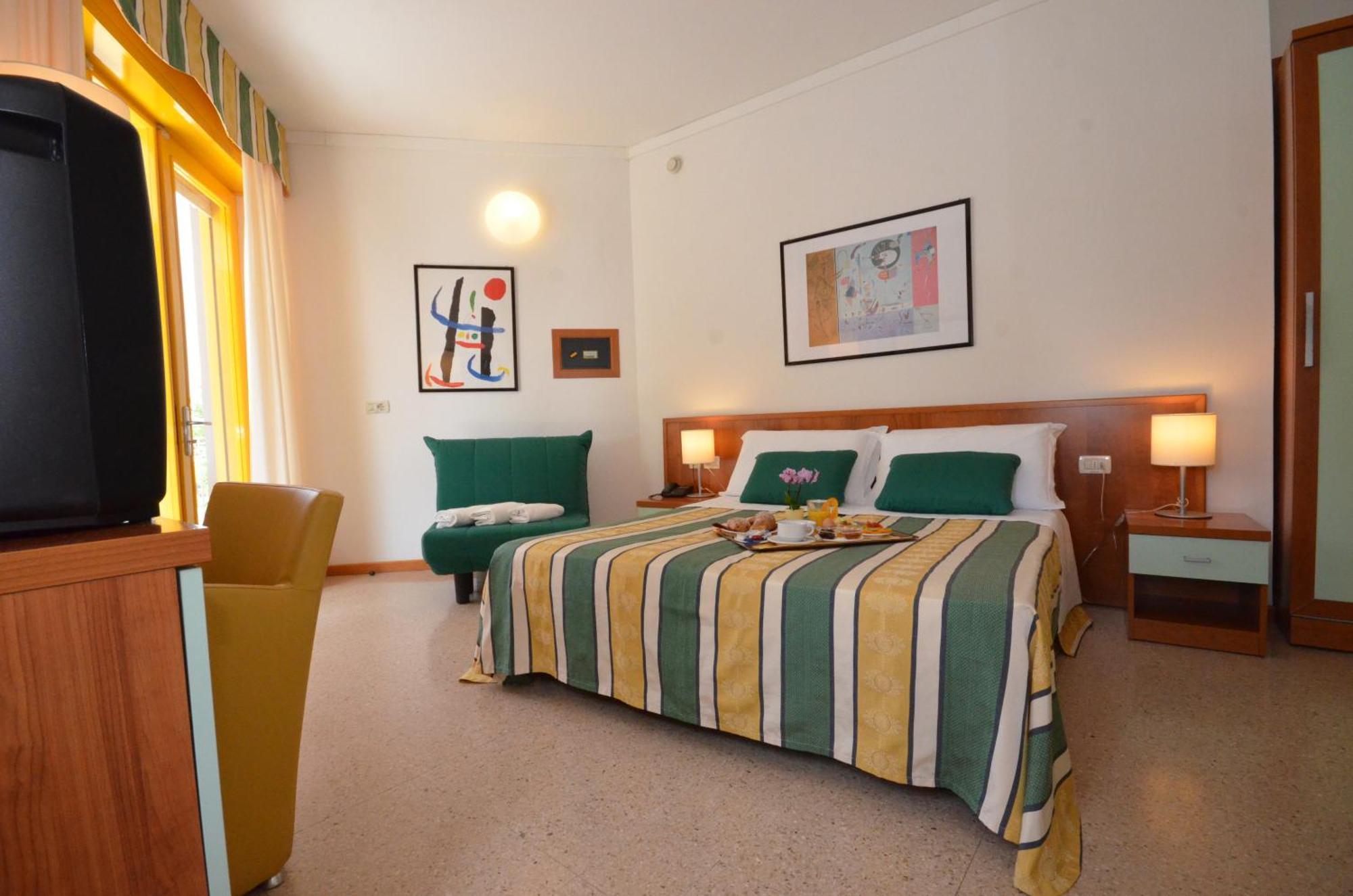 Hotel Luna Bibione Kültér fotó