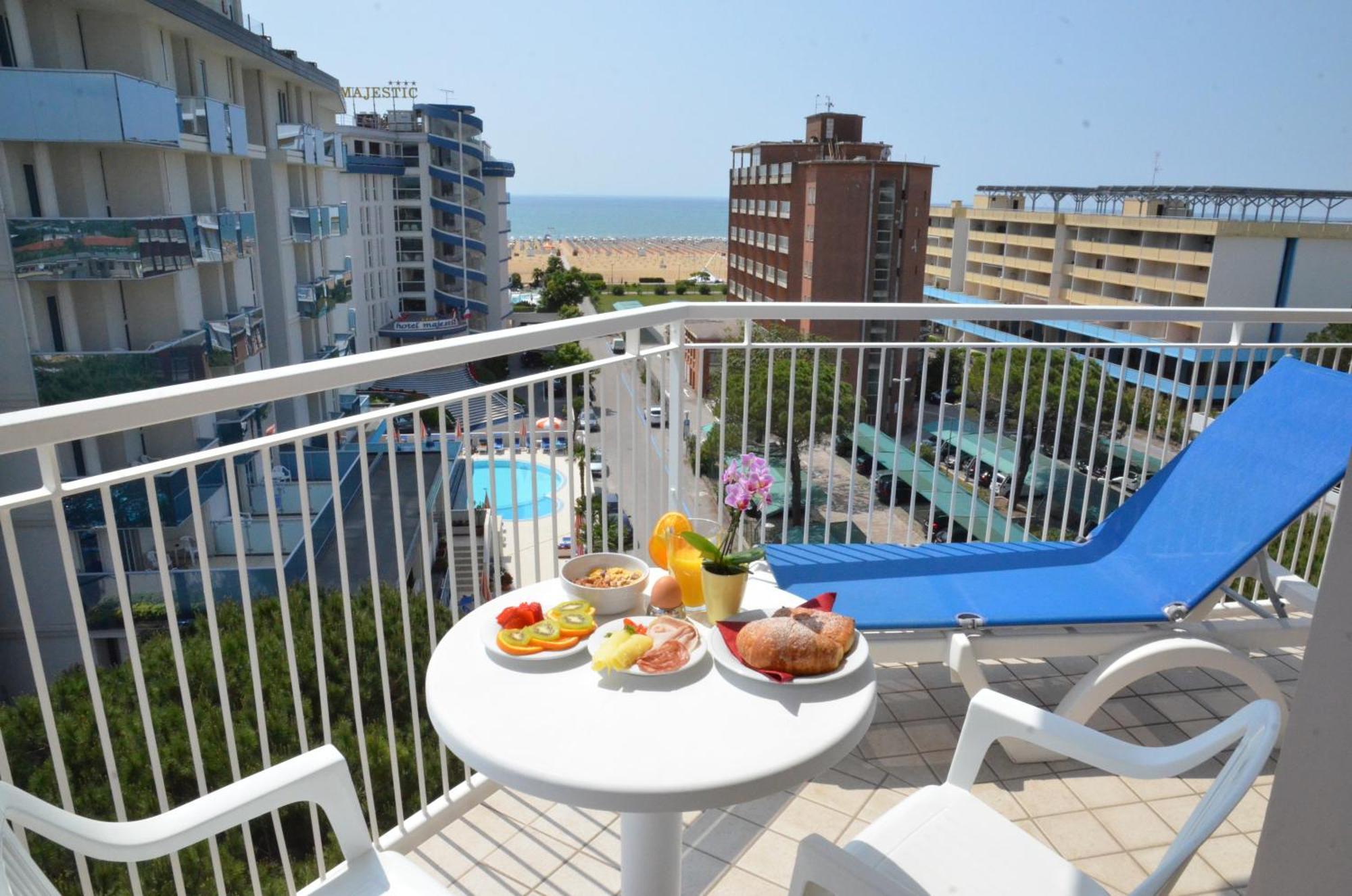 Hotel Luna Bibione Kültér fotó