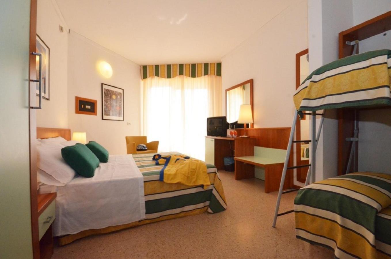 Hotel Luna Bibione Kültér fotó